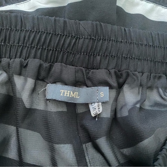 THML Striped Shorts with Hem Detail Size Small Black / White - Picture 3 of 13